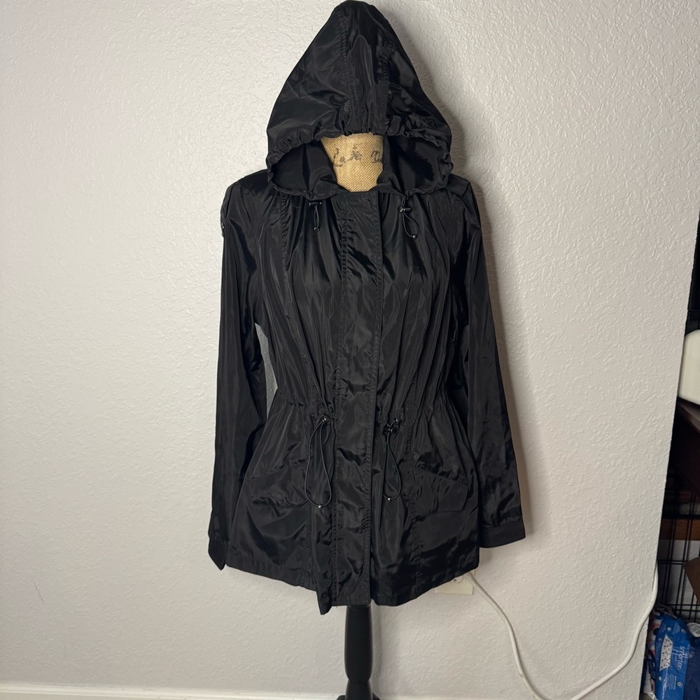 Torrid Black Nylon Rain Jacket Hooded Windbreaker Size 00 M Packable Adjustable